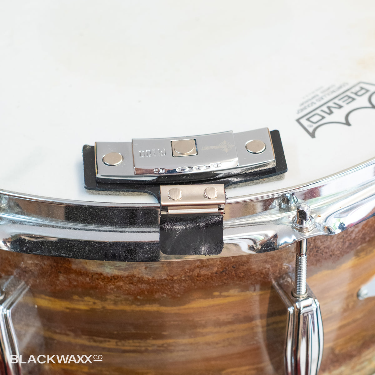 Snareweight M100 100g chrome and leather drum dampener