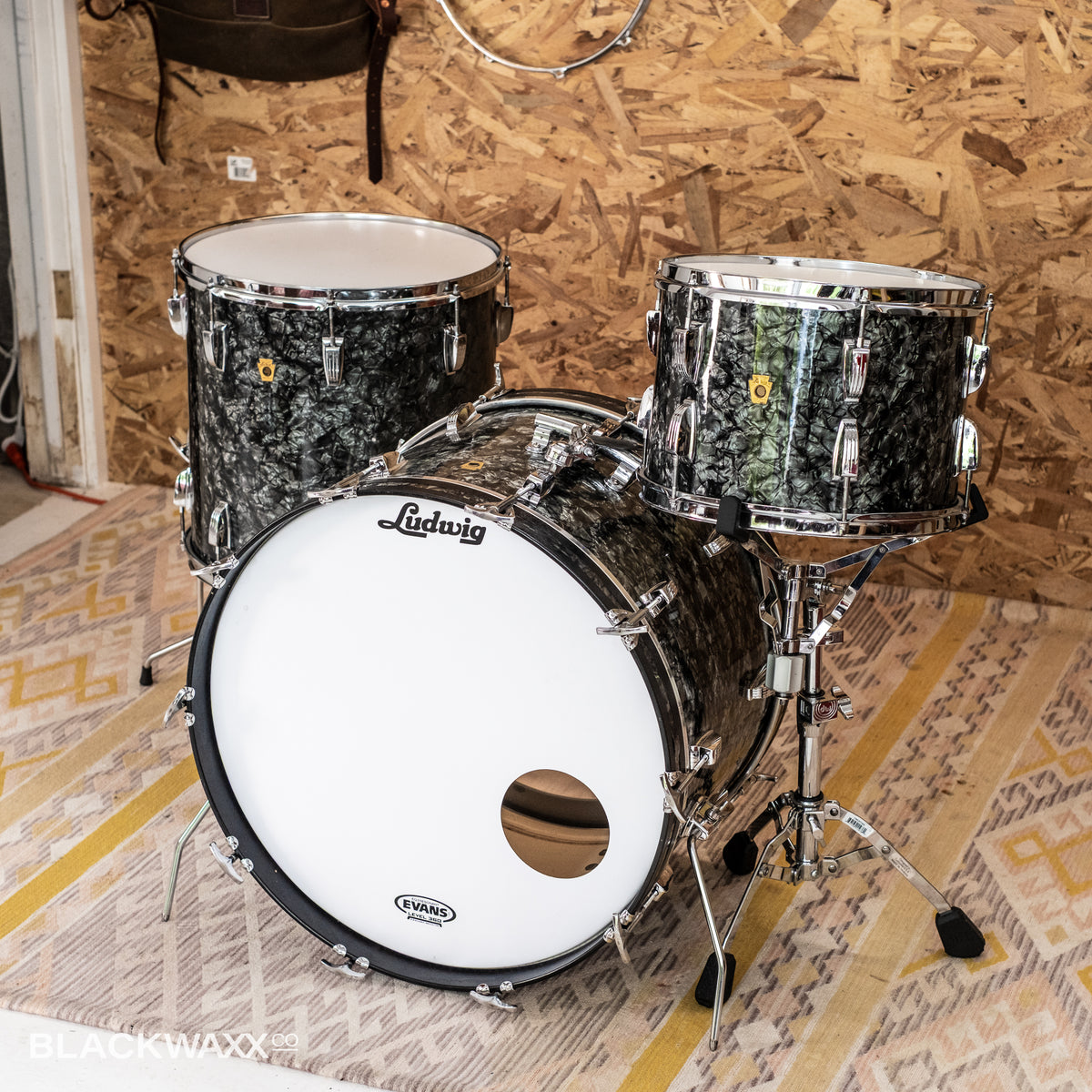 VINTAGE: Ludwig Super Classic - 22, 13, 16 - Black Diamond Pearl